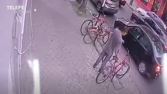 Corrientes y Cochabamba: así roban las bicis de los bicicleteros