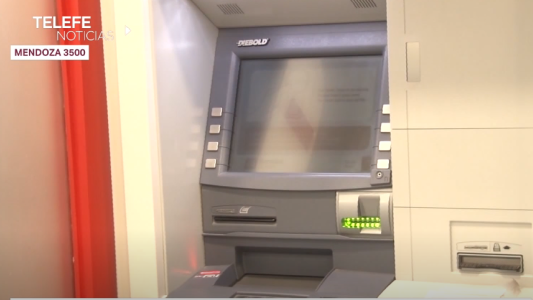 Advertencia por la "clonación de tarjetas": múltiples denuncias por estafas en cajeros