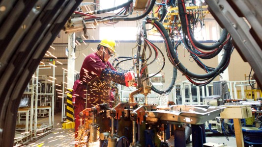 La actividad económica cayó 3,8 % interanual en agosto