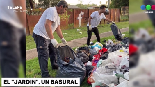 El Intendente de Funes salió con parte de su gabinete a "recolectar residuos"