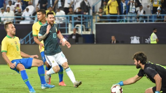 Volvió Messi y le dio el triunfo a Argentina ante Brasil