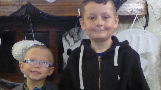 Un nene se rapó para acompañar a su amigo que sufre cáncer