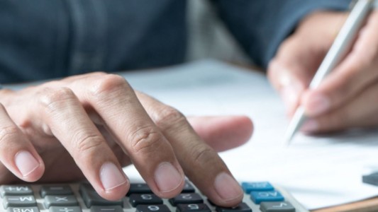 En enero subiría un 45 % el mínimo no imponible de Ganancias