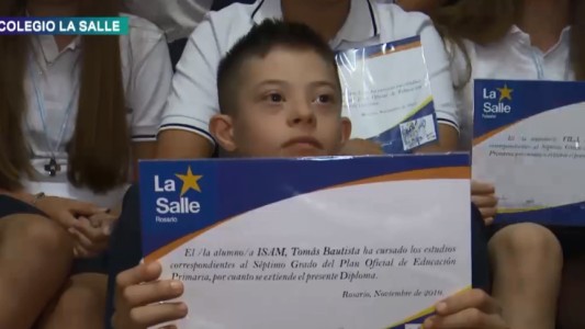 La graduación de Tomi: un fin de ciclo cargado de amor e inclusión