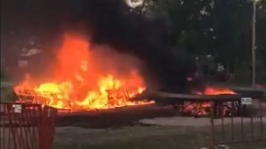 Video: cocinaban la torta frita más grande del mundo y se incendió la sartén
