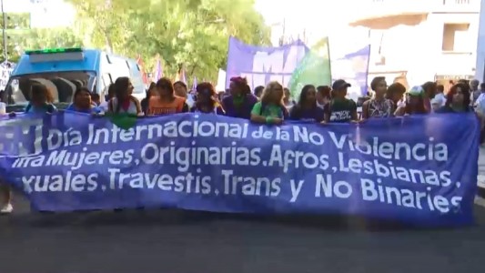 Miles de mujeres marcharon en Rosario contra la violencia machista