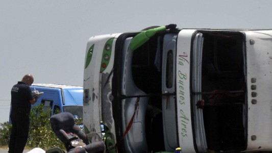 Las pericias toxicológicas al chofer del micro que volcó en la ruta 2 dieron negativas
