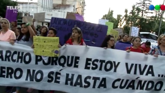 Vecinos de Arroyo Seco marcharon tras la brutal agresión a una joven