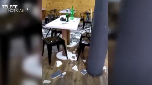 Susto en una panadería: cayó parte del techo sobre los clientes