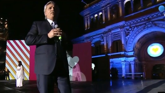 Alberto Fernández en Plaza de Mayo: "Volvimos y vamos a ser mejores"
