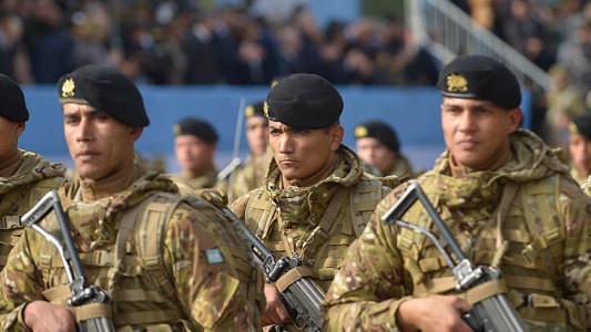 Derogan una resolución del gobierno anterior que modificaba la estructura de las Fuerzas Armadas