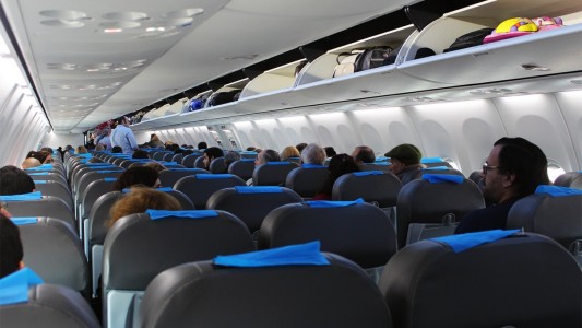 Eximen los pasajes a países limítrofes del pago del impuesto al dólar