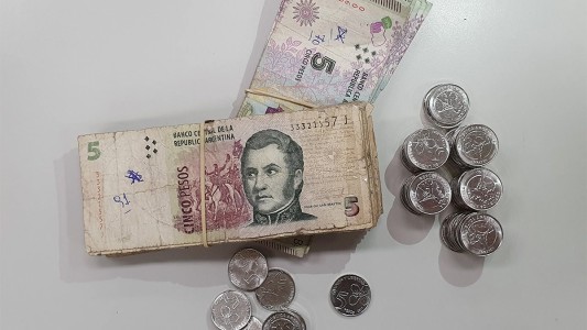 Últimos días: los billetes de 5 pesos salen de circulación a fin de mes