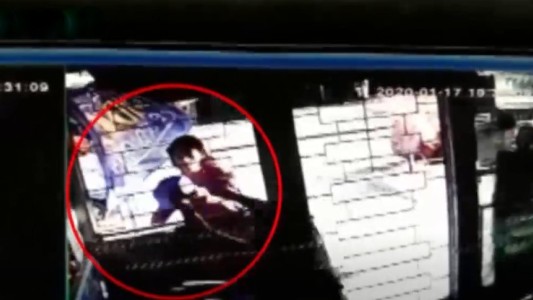 Mechera de verano: robó un pote de helado y se escapó corriendo