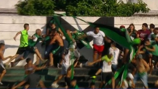 Facazos y golpes en la tribuna de Nueva Chicago: clausuraron el estadio