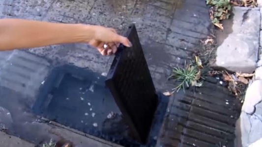 Por docena: así se roban los medidores de agua en barrio Belgrano