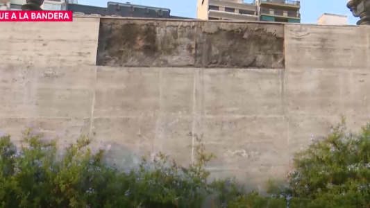 Cayeron dos placas de mármol del Monumento