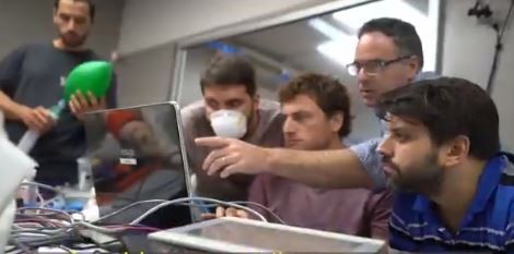 Coronavirus: jóvenes rosarinos crearon un respirador WiFi, 4G y con geolocalizador (1)