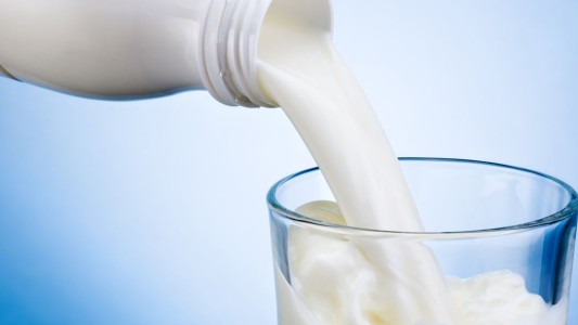 La UNR donará 10 mil litros de leche para asistir a comedores