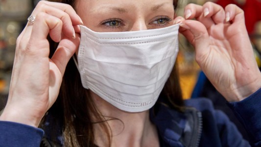 El Gobierno de la Provincia recomendó el uso de barbijos caseros para transitar por la calle