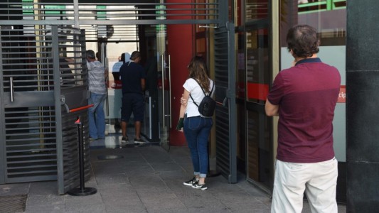 Reabren los bancos: atienden con turnos