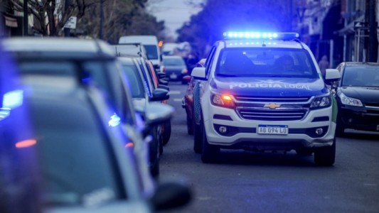 La Plata: asaltan y abusan a una joven de 23 años mientras esperaba el colectivo