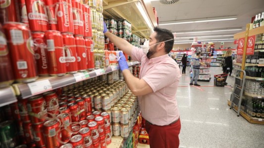 Trabajadores de supermercados reclaman testeos masivos y control de temperatura