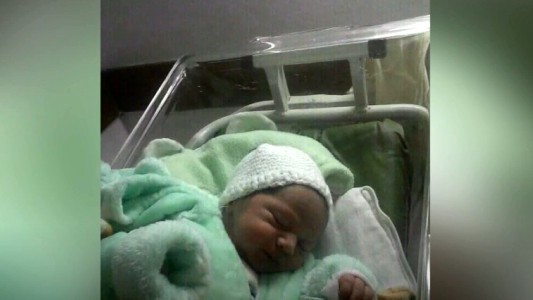 "En casa" más que nunca: en medio de la cuarentena, Ismael vino al mundo en su propio hogar