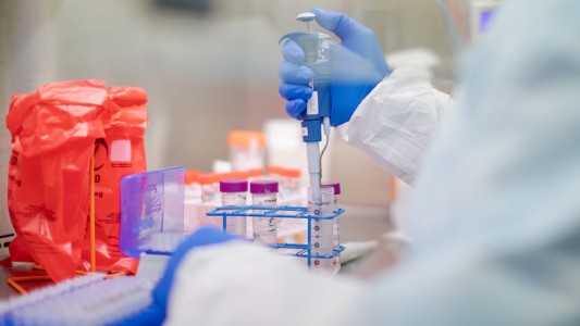 Confirman cuatro nuevos casos de COVID-19 en Rosario