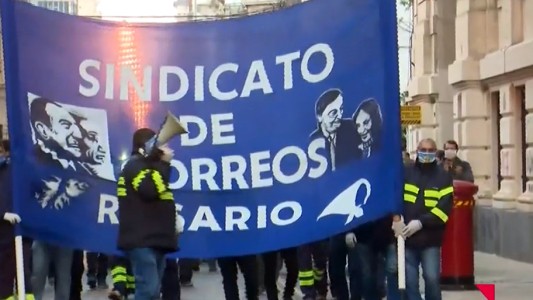 Trabajadores postales marcharon en reclamo de un bono y por paritarias