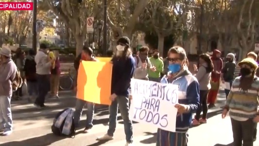 Artesanos, feriantes y vendedores ambulantes reclaman asistencia y poder volver a trabajar