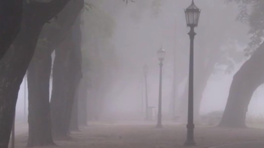 Niebla y humo, una combinación molesta y peligrosa en las calles de Rosario