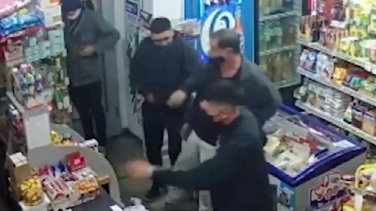 Violento asalto a mano armada en un comercio de zona sur