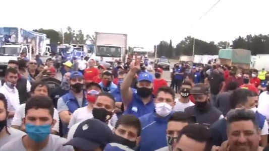 Camioneros realizaron una caravana de protesta para denunciar "malos tratos"