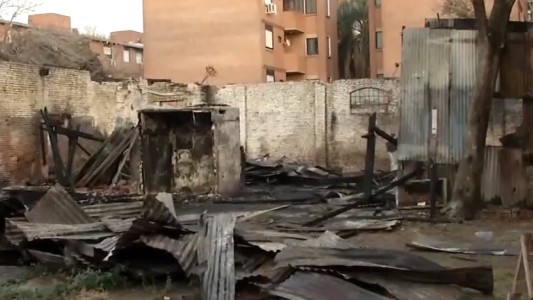 Un incendio destruyó por completo un centro comunitario de la UNR