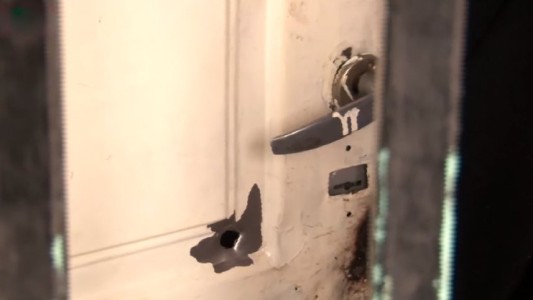 Balearon el frente de una vivienda en Superí al 2100