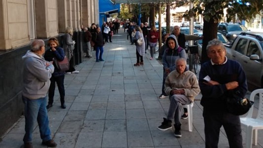 IFE: qué hacer si no llegó el SMS para cobrar el bono