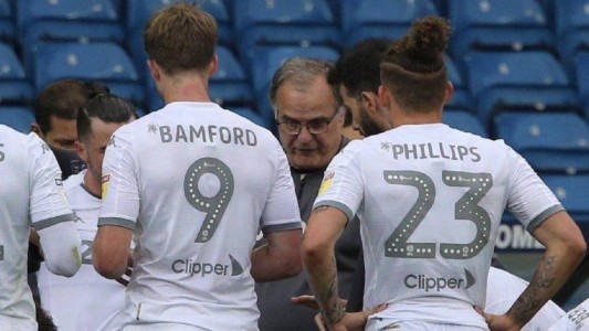 El Leeds de Bielsa ganó por goleada y sigue acercándose a la Premier League