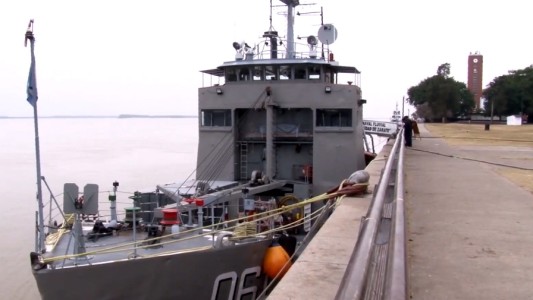 La Armada envió dos buques y 26 brigadistas para combatir los incendios en las islas