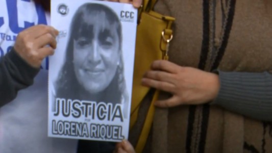 Dolor y un encendido pedido de justicia por el femicidio de Lorena Riquel