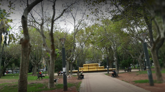 Asesinan a puñaladas a un hombre en situación de calle en la plaza López