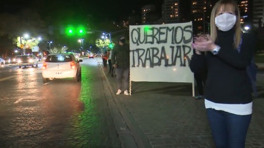 Comerciantes se manifestaron contra las nuevas medidas que les exigen cerrar sus puertas
