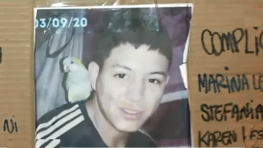 Protesta en la comisaría 19 por el joven asesinado a machetazos en Vía Honda