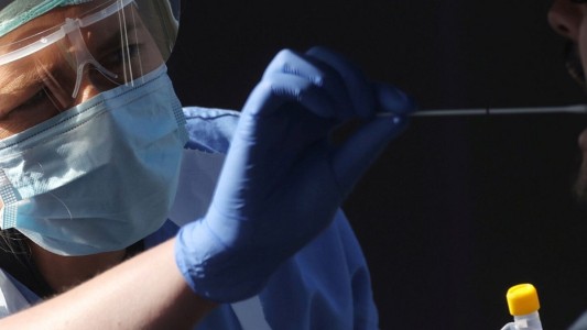 Rosario registró 710 nuevos casos de coronavirus y la Provincia un total de 1348