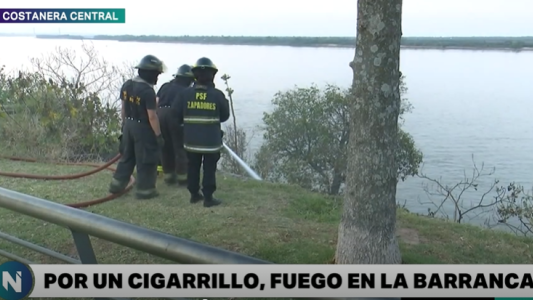 Fuego en la barranca por un cigarrillo mal apagado