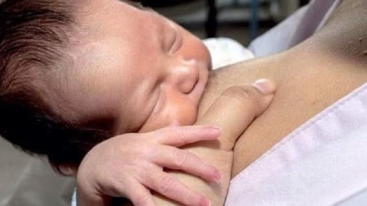 Recomiendan a las madres que amamanten a sus hijos aún si tienen coronavirus