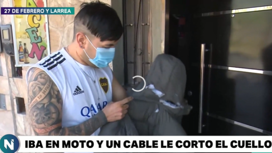 Iba en moto por 27 de febrero y un cable de teléfono a media altura casi le arranca la cabeza