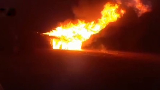 Un importante incendio alarmó a los vecinos de barrio La Cerámica