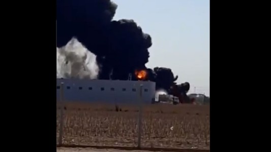 Explosión e incendio en la planta de combustibles de YPF en Monte Cristo