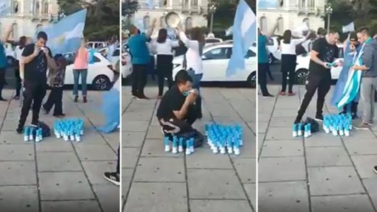 Video: chupó todas las cornetas que vendió en la marcha contra el Gobierno